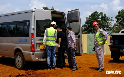 102 người Trung Quốc làm việc ở dự án điện gió Đắk N’Drung, chỉ... 1 người có giấy phép - Ảnh 2. 102 người Trung Quốc làm việc ở dự án điện gió Đắk N’Drung, chỉ... 1 người có giấy phép - Ảnh 2.