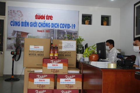 Cùng biên giới chống dịch: Thương những người lính quá, cho chị gửi ít quà nghen… - Ảnh 3. Cùng biên giới chống dịch: Thương những người lính quá, cho chị gửi ít quà nghen… - Ảnh 3.