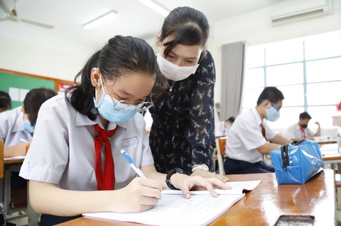 Ôn thi lớp 10 trong hồi hộp - Ảnh 1. Ôn thi lớp 10 trong hồi hộp - Ảnh 1.