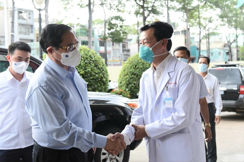 Thủ tướng kiểm tra phòng chống dịch ở 2 bệnh viện: ĐH Y dược, Chợ Rẫy - Ảnh 2. Thủ tướng kiểm tra phòng chống dịch ở 2 bệnh viện: ĐH Y dược, Chợ Rẫy - Ảnh 2.