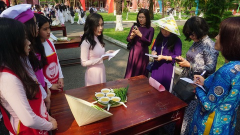 Mỹ nhân xứ Huế - Kỳ 6: Nữ sinh Đồng Khánh kia ơi - Ảnh 2. Mỹ nhân xứ Huế - Kỳ 6: Nữ sinh Đồng Khánh kia ơi - Ảnh 2.