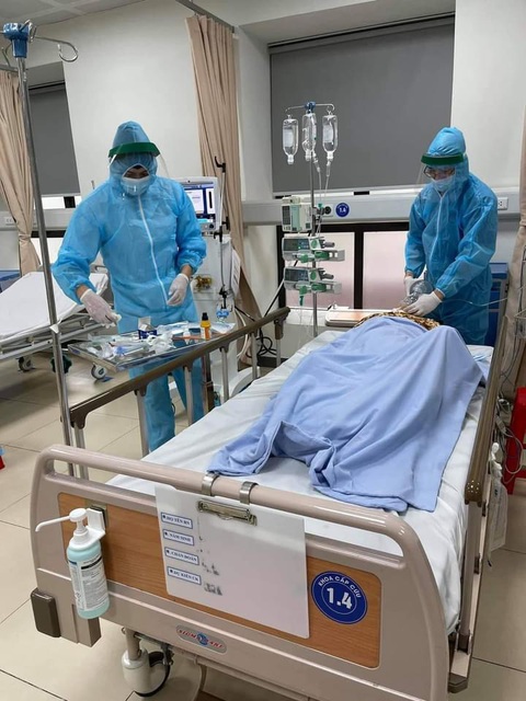 Bác sĩ bị cách ly vì tiếp xúc vợ chồng giám đốc mắc COVID-19: Đêm chưa bao giờ dài đến thế - Ảnh 1. Bác sĩ bị cách ly vì tiếp xúc vợ chồng giám đốc mắc COVID-19: Đêm chưa bao giờ dài đến thế - Ảnh 1.