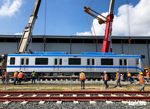Thêm 3 toa tàu metro số 1 về depot Long Bình để chuẩn bị chạy thử nghiệm - Ảnh 5. Thêm 3 toa tàu metro số 1 về depot Long Bình để chuẩn bị chạy thử nghiệm - Ảnh 5.