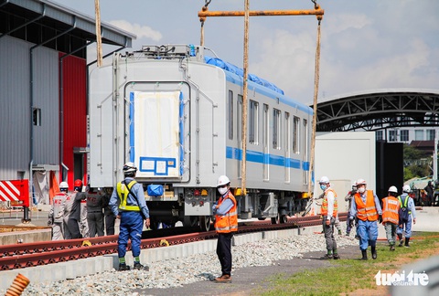 Thêm 3 toa tàu metro số 1 về depot Long Bình để chuẩn bị chạy thử nghiệm - Ảnh 3. Thêm 3 toa tàu metro số 1 về depot Long Bình để chuẩn bị chạy thử nghiệm - Ảnh 3.
