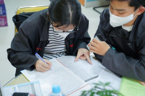 Đăng ký xét tuyển học bạ, thí sinh ‘nhẹ nhõm’ chờ kỳ thi tốt nghiệp? - Ảnh 2. Đăng ký xét tuyển học bạ, thí sinh ‘nhẹ nhõm’ chờ kỳ thi tốt nghiệp? - Ảnh 2.