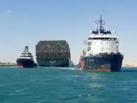 Ai Cập thông qua kế hoạch mở rộng kênh đào Suez - Ảnh 1. Ai Cập thông qua kế hoạch mở rộng kênh đào Suez - Ảnh 1.