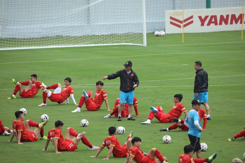 VFF cử người sang UAE tiền trạm, thực hiện mục tiêu World Cup của bóng đá Việt Nam - Ảnh 1. VFF cử người sang UAE tiền trạm, thực hiện mục tiêu World Cup của bóng đá Việt Nam - Ảnh 1.