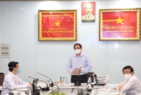 Thủ tướng kiểm tra phòng chống dịch ở 2 bệnh viện: ĐH Y dược, Chợ Rẫy - Ảnh 3. Thủ tướng kiểm tra phòng chống dịch ở 2 bệnh viện: ĐH Y dược, Chợ Rẫy - Ảnh 3.