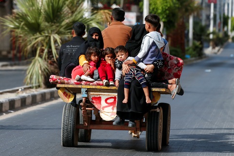 160 máy bay Israel nã tên lửa xuống Gaza - Ảnh 2. 160 máy bay Israel nã tên lửa xuống Gaza - Ảnh 2.