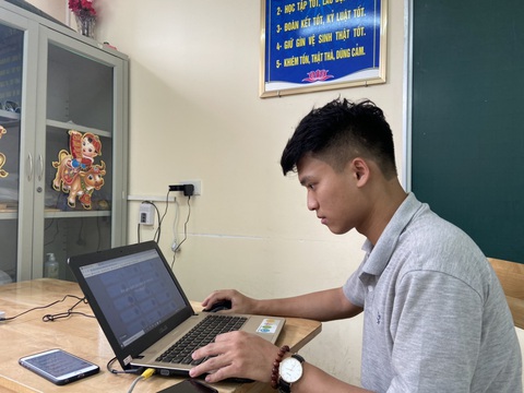 Thầy cô ôn tập cho học sinh, ‘chia lửa’ với phụ huynh tuyến đầu chống dịch - Ảnh 1. Thầy cô ôn tập cho học sinh, ‘chia lửa’ với phụ huynh tuyến đầu chống dịch - Ảnh 1.