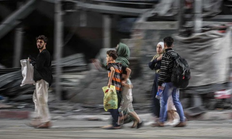 Israel không kích, thương vong ở Dải Gaza lên đến gần 1.000 người - Ảnh 1. Israel không kích, thương vong ở Dải Gaza lên đến gần 1.000 người - Ảnh 1.