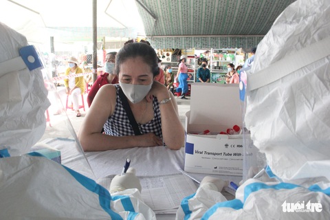 Vợ chồng đi chung máy bay với chuyên gia Trung Quốc cuối tháng 4, nay mới dương tính - Ảnh 1. Vợ chồng đi chung máy bay với chuyên gia Trung Quốc cuối tháng 4, nay mới dương tính - Ảnh 1.