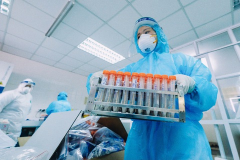 TP.HCM kiến nghị cho phép xét nghiệm COVID-19 theo yêu cầu - Ảnh 1. TP.HCM kiến nghị cho phép xét nghiệm COVID-19 theo yêu cầu - Ảnh 1.