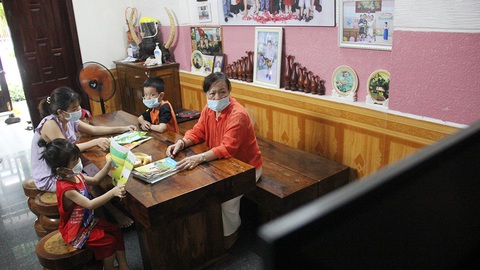Giờ có thương vợ, thương cháu cũng đâu dám thơm - Ảnh 1. Giờ có thương vợ, thương cháu cũng đâu dám thơm - Ảnh 1.