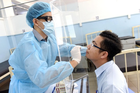 Các bệnh viện TP.HCM lấy 47.219 mẫu xét nghiệm COVID-19, gần 10.000 mẫu âm tính - Ảnh 1. Các bệnh viện TP.HCM lấy 47.219 mẫu xét nghiệm COVID-19, gần 10.000 mẫu âm tính - Ảnh 1.