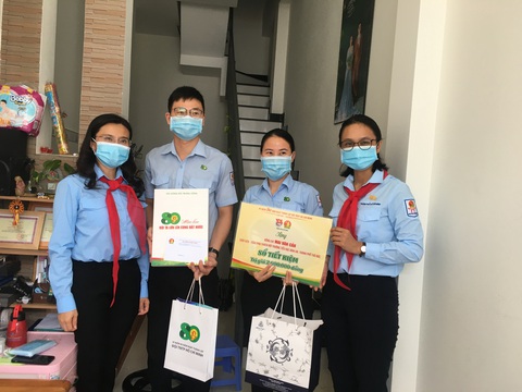 Chúc mừng thầy tổng phụ trách Đội có sinh nhật trùng sinh nhật Đội - Ảnh 2. Chúc mừng thầy tổng phụ trách Đội có sinh nhật trùng sinh nhật Đội - Ảnh 2.