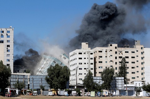 Tên lửa Israel san phẳng tòa nhà có truyền thông quốc tế - Ảnh 4. Tên lửa Israel san phẳng tòa nhà có truyền thông quốc tế - Ảnh 4.
