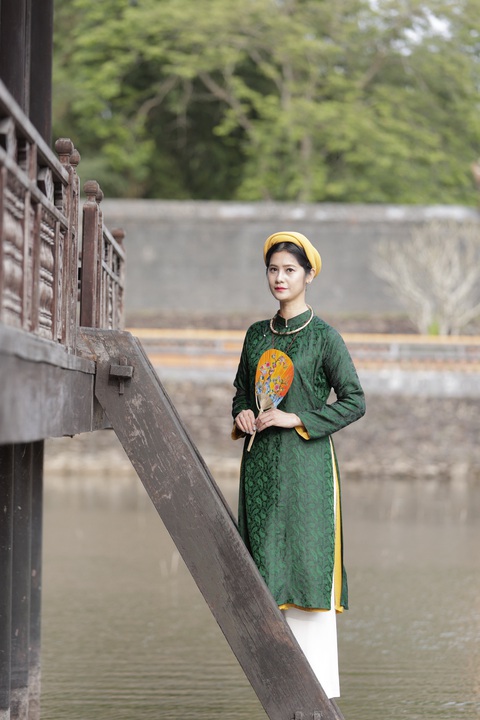Mỹ nhân xứ Huế - Kỳ cuối: Con phố ngắn nối dài những người đẹp - Ảnh 1. Mỹ nhân xứ Huế - Kỳ cuối: Con phố ngắn nối dài những người đẹp - Ảnh 1.