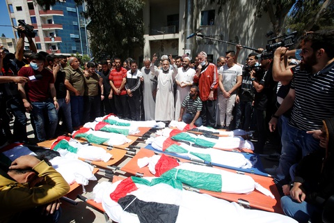 Gia đình 10 người Palestine chết thảm vì tên lửa Israel - Ảnh 1. Gia đình 10 người Palestine chết thảm vì tên lửa Israel - Ảnh 1.
