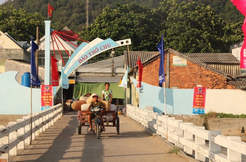 Cử tri xã đảo Thổ Châu bầu cử sớm 2 ngày - Ảnh 1. Cử tri xã đảo Thổ Châu bầu cử sớm 2 ngày - Ảnh 1.