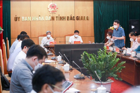 Chủ tịch Bắc Giang: Tỉnh thiếu kinh nghiệm chống dịch ở KCN, xin lập bệnh viện dã chiến - Ảnh 2. Chủ tịch Bắc Giang: Tỉnh thiếu kinh nghiệm chống dịch ở KCN, xin lập bệnh viện dã chiến - Ảnh 2.
