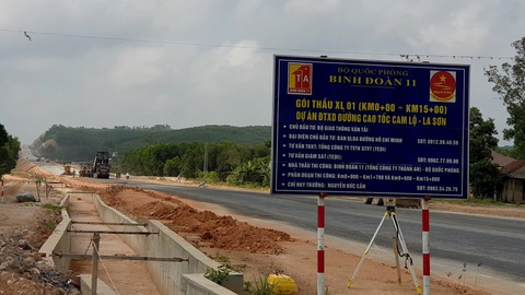 Cao tốc Cam Lộ - La Sơn ‘quay quắt’ vì thiếu... đá dăm - Ảnh 1. Cao tốc Cam Lộ - La Sơn ‘quay quắt’ vì thiếu... đá dăm - Ảnh 1.