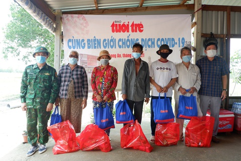 Bạn đọc Tuổi Trẻ tiếp dinh dưỡng cho lực lượng canh giữ biên giới Long An chống dịch COVID-19 - Ảnh 3. Bạn đọc Tuổi Trẻ tiếp dinh dưỡng cho lực lượng canh giữ biên giới Long An chống dịch COVID-19 - Ảnh 3.