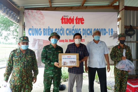 Bạn đọc Tuổi Trẻ tiếp dinh dưỡng cho lực lượng canh giữ biên giới Long An chống dịch COVID-19 - Ảnh 1. Bạn đọc Tuổi Trẻ tiếp dinh dưỡng cho lực lượng canh giữ biên giới Long An chống dịch COVID-19 - Ảnh 1.