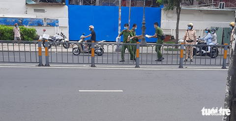 Truy bắt kẻ sát hại tài xế xe ôm trên đường Lý Thái Tổ - Ảnh 2. Truy bắt kẻ sát hại tài xế xe ôm trên đường Lý Thái Tổ - Ảnh 2.