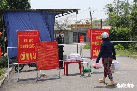 Băng ruộng vào xã đang phong tỏa đánh ghen, bị phạt 46 triệu đồng và đưa đi cách ly - Ảnh 1. Băng ruộng vào xã đang phong tỏa đánh ghen, bị phạt 46 triệu đồng và đưa đi cách ly - Ảnh 1.