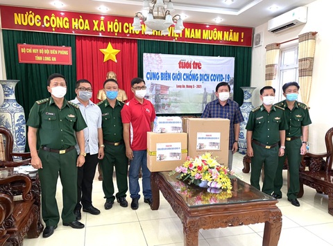 Bạn đọc Tuổi Trẻ tiếp dinh dưỡng cho lực lượng canh giữ biên giới Long An chống dịch COVID-19 - Ảnh 2. Bạn đọc Tuổi Trẻ tiếp dinh dưỡng cho lực lượng canh giữ biên giới Long An chống dịch COVID-19 - Ảnh 2.