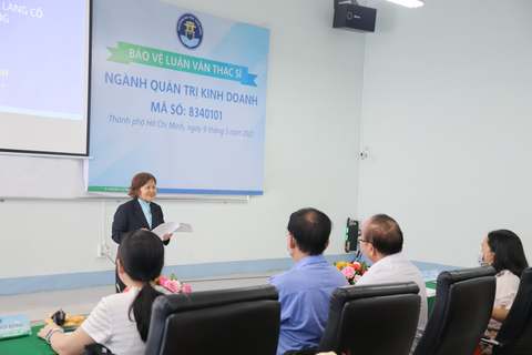 Người phụ nữ 71 tuổi 4 năm đi xe buýt học thạc sĩ: Cô là người truyền cảm hứng - Ảnh 1. Người phụ nữ 71 tuổi 4 năm đi xe buýt học thạc sĩ: Cô là người truyền cảm hứng - Ảnh 1.
