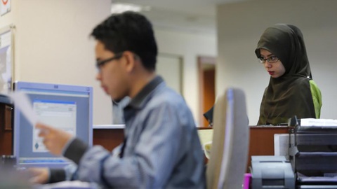 Cử nhân ở Malaysia đang thất nghiệp vì quá dư thừa? - Ảnh 1. Cử nhân ở Malaysia đang thất nghiệp vì quá dư thừa? - Ảnh 1.