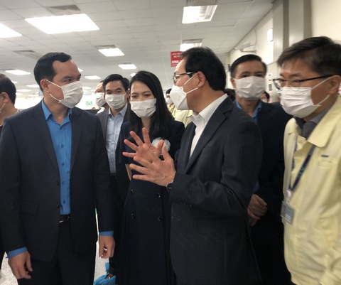 Gần 400 ca COVID-19 là công nhân, người lao động - Ảnh 1. Gần 400 ca COVID-19 là công nhân, người lao động - Ảnh 1.