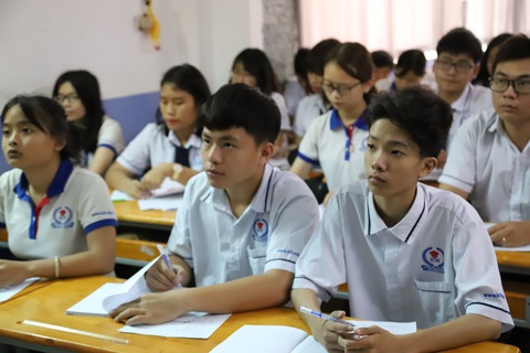 Học sinh tốt nghiệp THCS học nghề bắt buộc học toán, văn và hai môn tự chọn - Ảnh 1. Học sinh tốt nghiệp THCS học nghề bắt buộc học toán, văn và hai môn tự chọn - Ảnh 1.