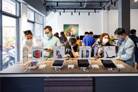 Bất ngờ với các cửa hàng chuyên Apple theo phong cách thổ cẩm - Ảnh 1. Bất ngờ với các cửa hàng chuyên Apple theo phong cách thổ cẩm - Ảnh 1.