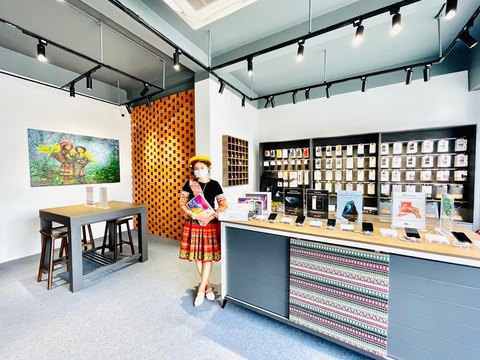 Bất ngờ với các cửa hàng chuyên Apple theo phong cách thổ cẩm - Ảnh 2. Bất ngờ với các cửa hàng chuyên Apple theo phong cách thổ cẩm - Ảnh 2.