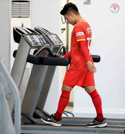 Quang Hải phải tập riêng nhưng không bị chấn thương - Ảnh 1. Quang Hải phải tập riêng nhưng không bị chấn thương - Ảnh 1.