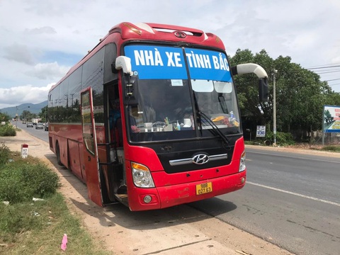5 người Trung Quốc trốn trong thùng cactông trên xe khách từ Bắc Giang vào TP.HCM - Ảnh 2. 5 người Trung Quốc trốn trong thùng cactông trên xe khách từ Bắc Giang vào TP.HCM - Ảnh 2.