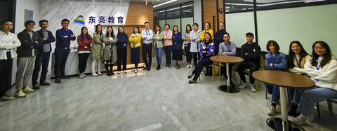 Người trẻ Trung Quốc quay lại đi làm nhà nước vì COVID-19 - Ảnh 1. Người trẻ Trung Quốc quay lại đi làm nhà nước vì COVID-19 - Ảnh 1.