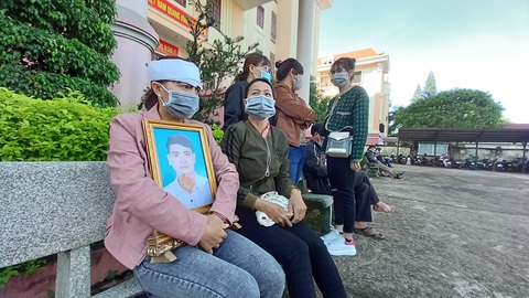 Tạm hoãn phiên tòa bí thư xã giết người đốt xác vì không có mặt nhân chứng mới - Ảnh 3. Tạm hoãn phiên tòa bí thư xã giết người đốt xác vì không có mặt nhân chứng mới - Ảnh 3.