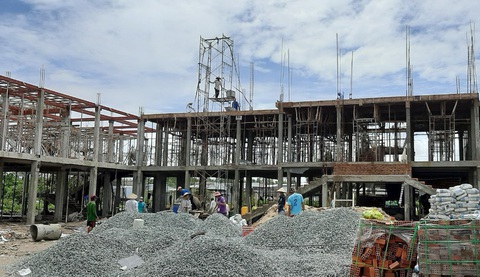 Giá thép tăng vọt, ngành xây dựng điêu đứng - Ảnh 1. Giá thép tăng vọt, ngành xây dựng điêu đứng - Ảnh 1.