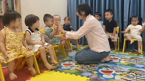 Nở rộ điểm giữ trẻ tự phát: Lo khâu an toàn nhưng không gửi đây thì biết gửi đâu - Ảnh 1. Nở rộ điểm giữ trẻ tự phát: Lo khâu an toàn nhưng không gửi đây thì biết gửi đâu - Ảnh 1.