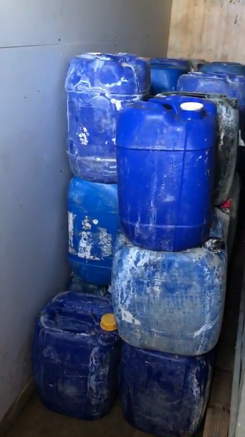 Một cơ sở ở quận 8 ngâm hóa chất hàng tấn thịt ốc bươu để nở, bóng khi bán - Ảnh 3. Một cơ sở ở quận 8 ngâm hóa chất hàng tấn thịt ốc bươu để nở, bóng khi bán - Ảnh 3.