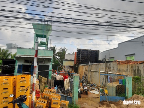 Nước sinh hoạt bỗng đục ngầu như cà phê sữa - Ảnh 2. Nước sinh hoạt bỗng đục ngầu như cà phê sữa - Ảnh 2.