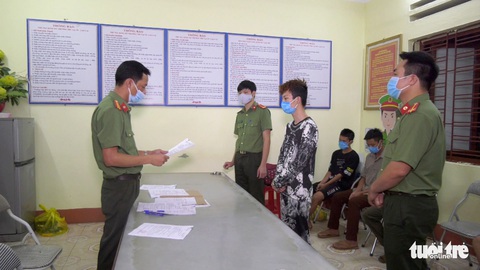 Bắt khẩn cấp 5 trường hợp đưa gần 200 người xuất nhập cảnh trái phép - Ảnh 1. Bắt khẩn cấp 5 trường hợp đưa gần 200 người xuất nhập cảnh trái phép - Ảnh 1.