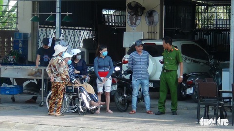 Khởi tố nhóm thanh niên chém người đàn ông tổn thương cột sống, liệt 2 chân - Ảnh 5. Khởi tố nhóm thanh niên chém người đàn ông tổn thương cột sống, liệt 2 chân - Ảnh 5.