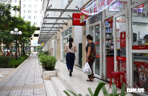 Cư dân chung cư SunView Town nhận đồ đứng cách 2m - Ảnh 6. Cư dân chung cư SunView Town nhận đồ đứng cách 2m - Ảnh 6.