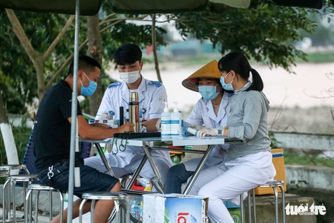 Bắc Ninh khẩn cấp yêu cầu mỗi gia đình 3 ngày đi chợ 1 lần - Ảnh 1. Bắc Ninh khẩn cấp yêu cầu mỗi gia đình 3 ngày đi chợ 1 lần - Ảnh 1.