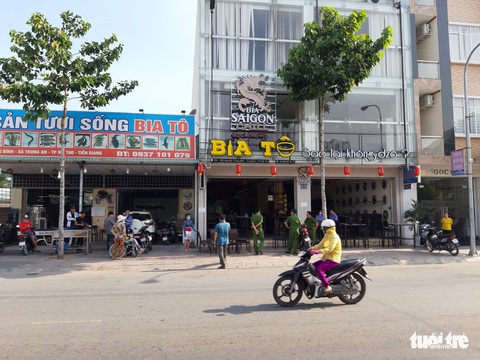 Khởi tố nhóm thanh niên chém người đàn ông tổn thương cột sống, liệt 2 chân - Ảnh 3. Khởi tố nhóm thanh niên chém người đàn ông tổn thương cột sống, liệt 2 chân - Ảnh 3.